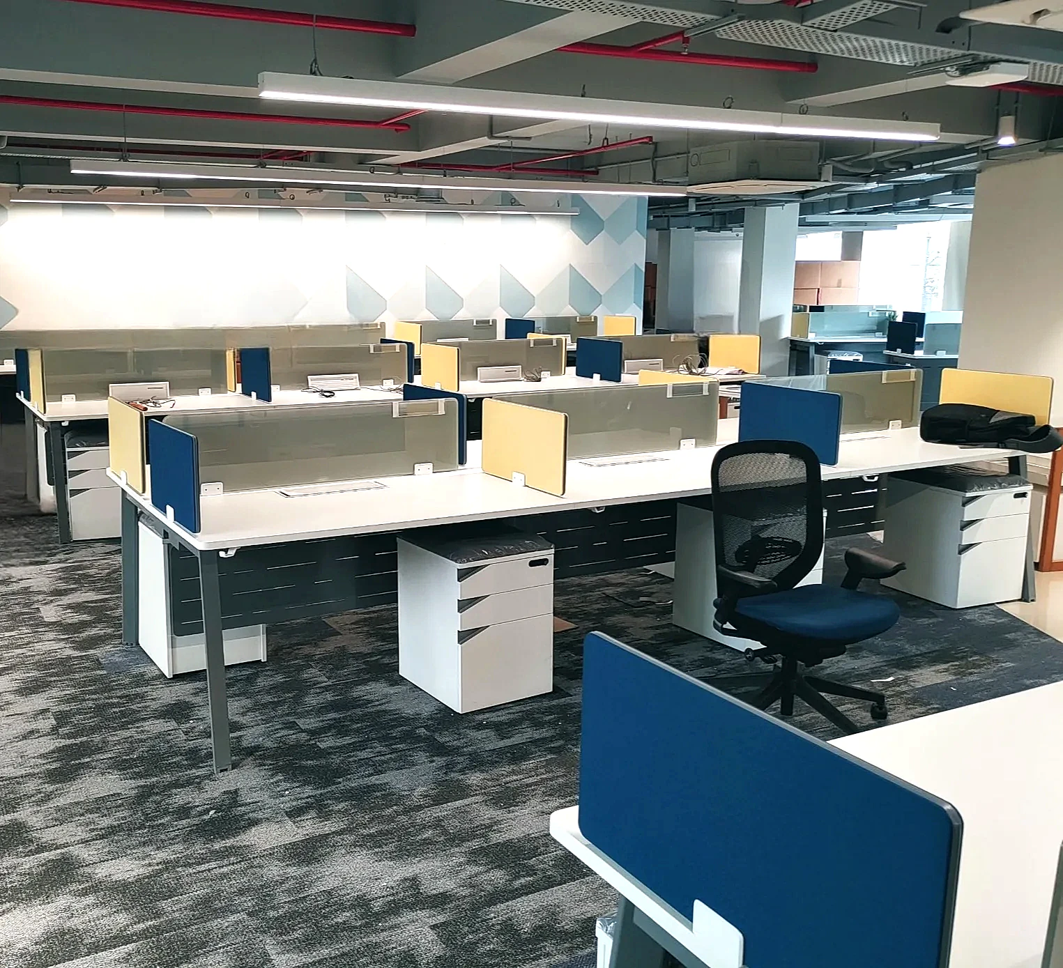 Titan installed workplace — detail 2