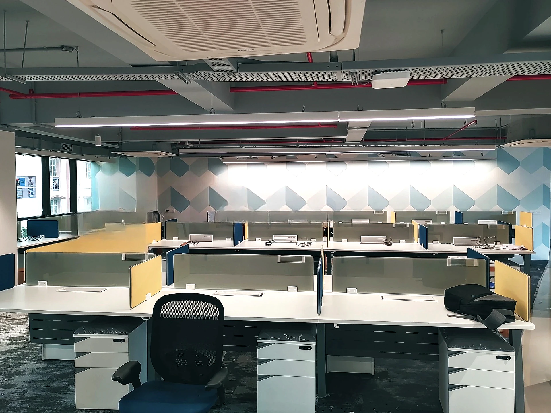 Titan installed workplace — detail 3